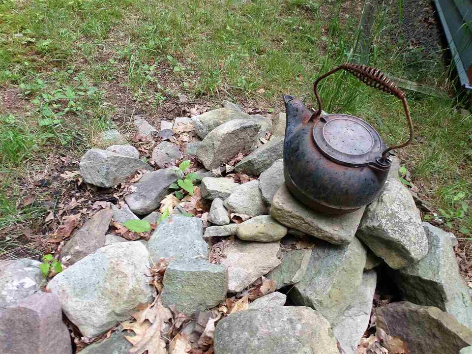 relax by the fire. morning tea is better over a fire.