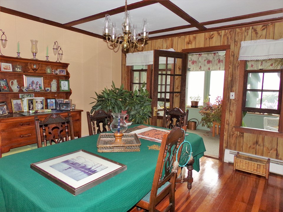 formal dining area formal dining area walks out to a sun room for all season views of the lake. bring in your books or plants for quiet time moments.