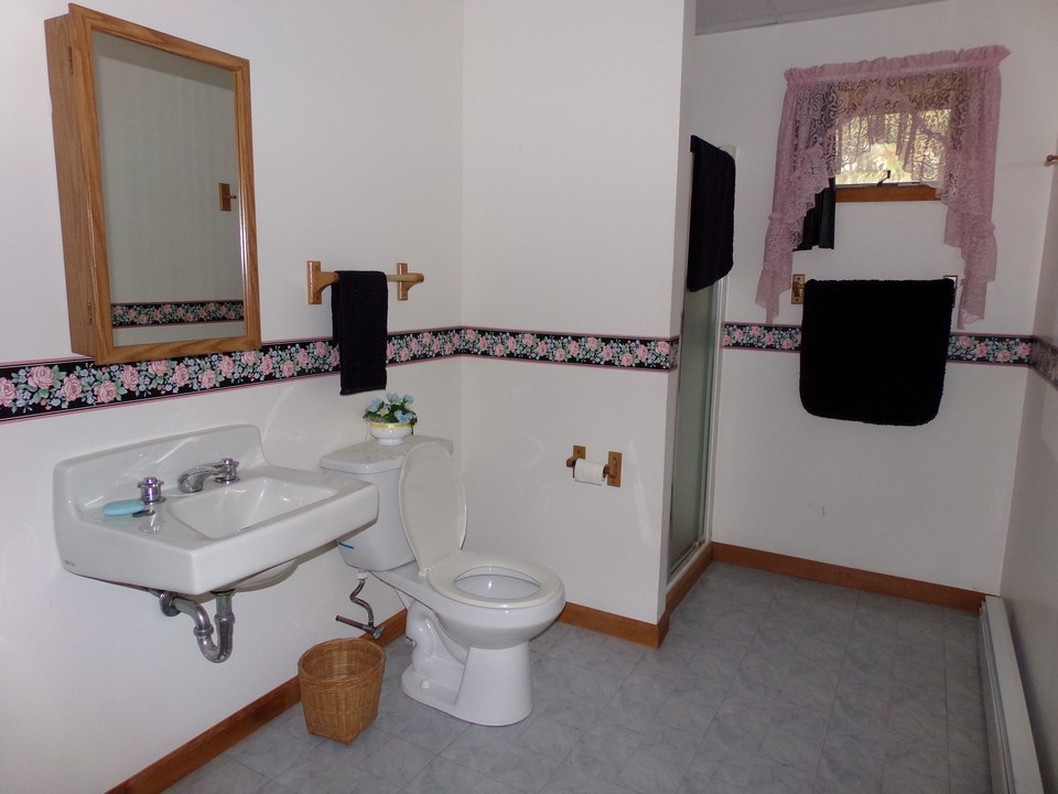apartment 3 bathroom