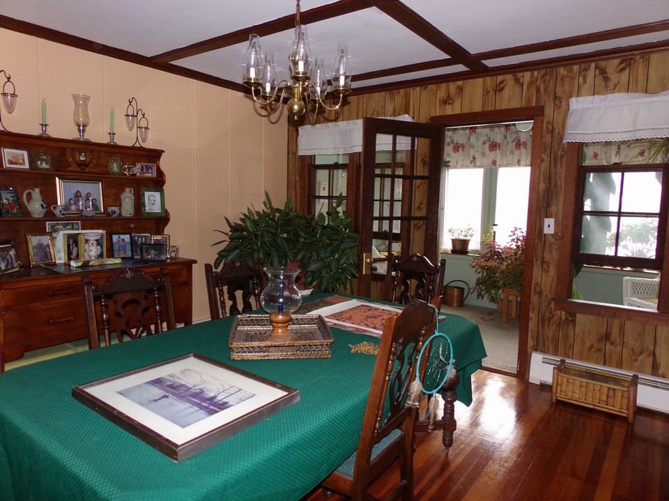 formal dining area bring in the guests!