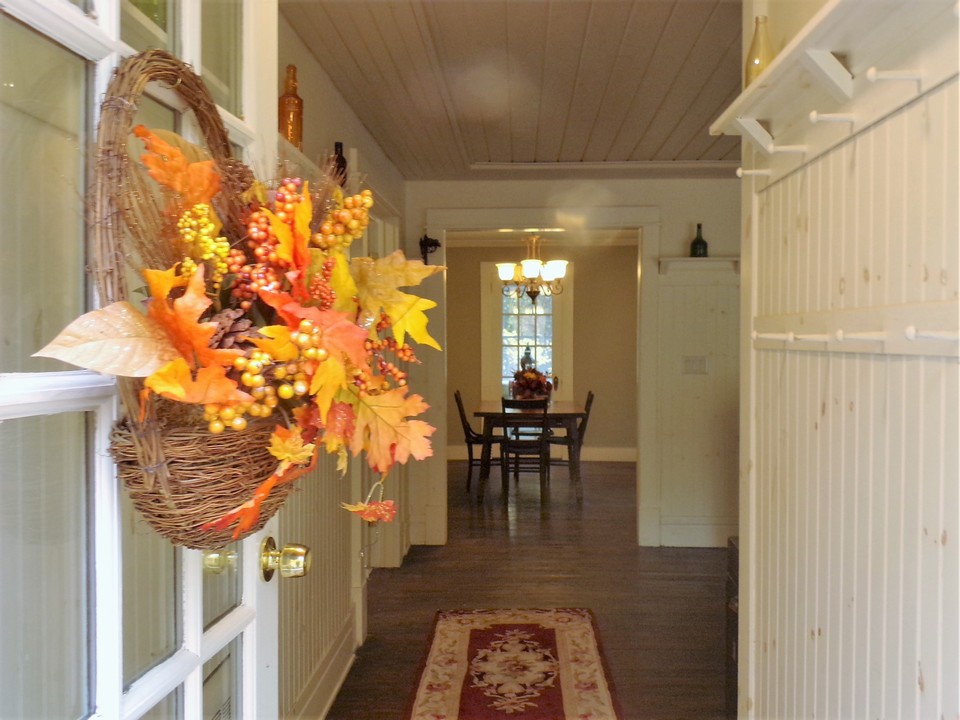 welcome center hall entrance in the main living space allows for those special events in your life
