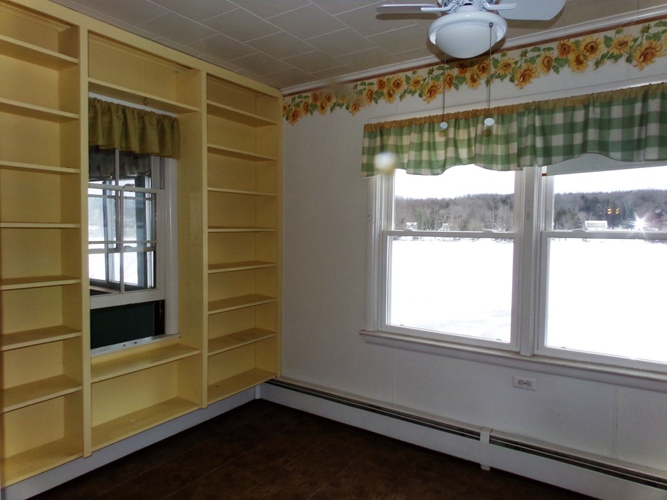 bring in your country cook books. plenty of room for weekend treasure hunts.