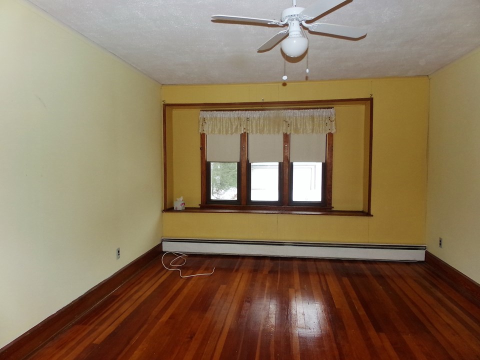 extra bedroom with three bedrooms you can bring in the kids or the company.