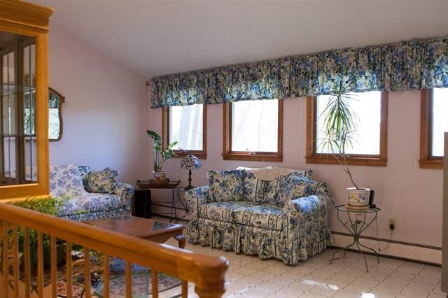 work at home? office time is easy with this extra above grade bonus room