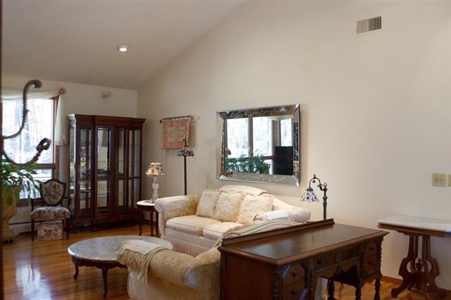 sitting area sitting area and wet bar for entertaining. just off the living room and easy for your guests to enjoy.